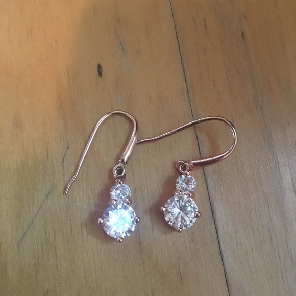 Rose gold earrings! - Picture 2 of 6